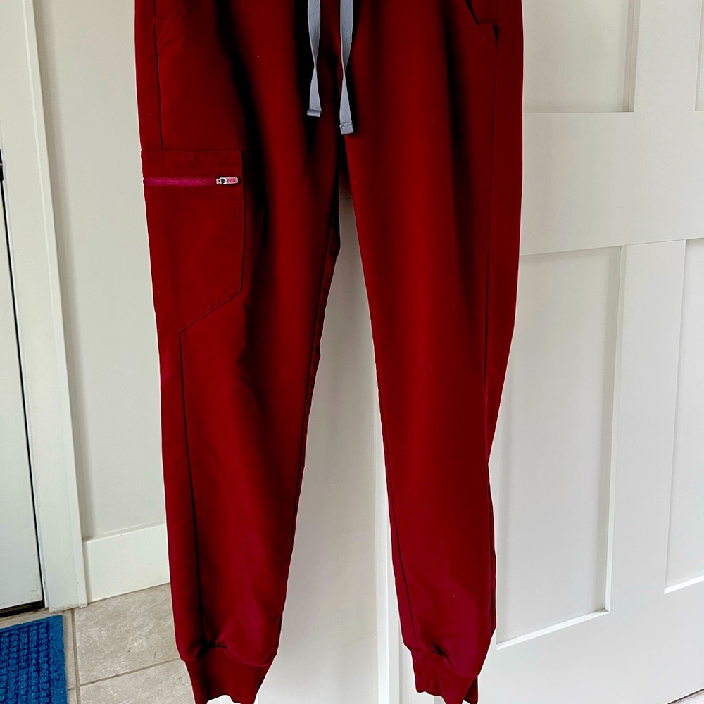 Figs burgundy XS Zamora